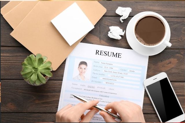 can you put online courses on resume